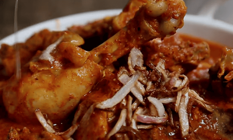 Chicken Gassi – Mangalorean Style Spicy Chicken Curry